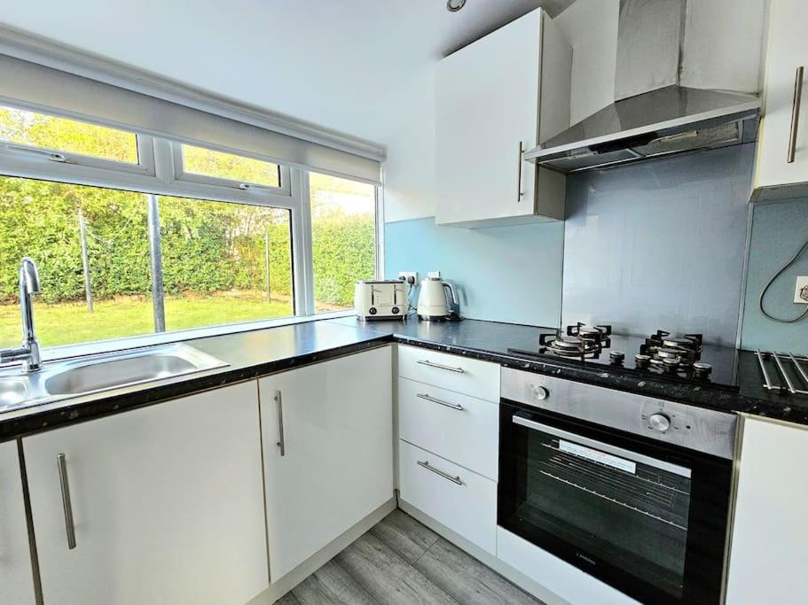 Spacious Haven With Free Parking Glasgow Esterno foto