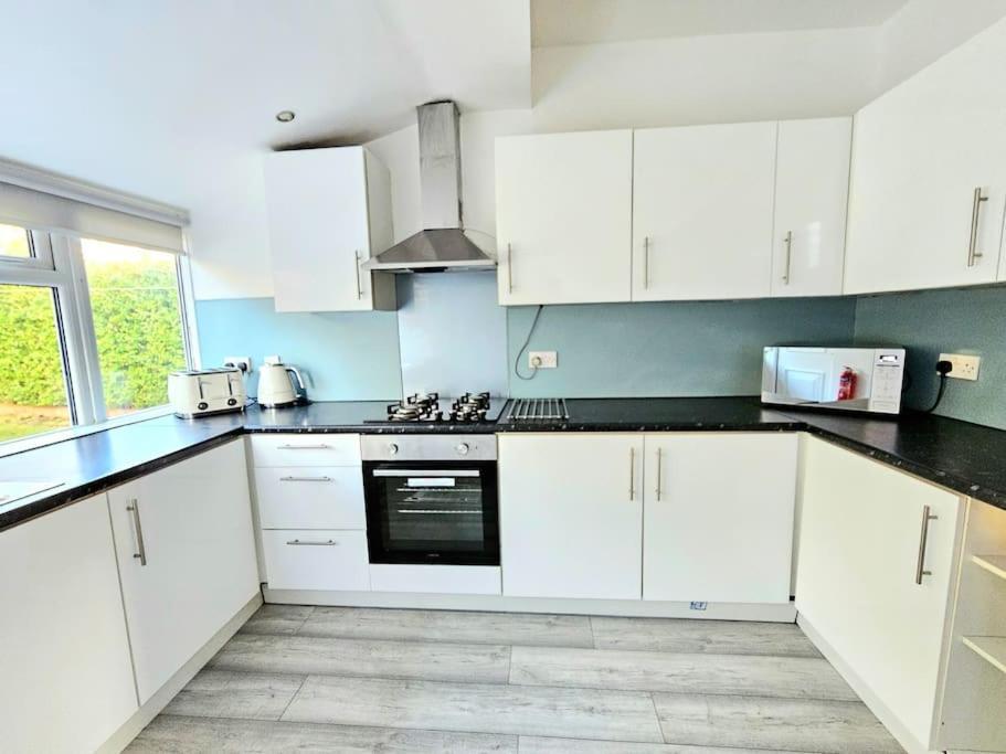 Spacious Haven With Free Parking Glasgow Esterno foto