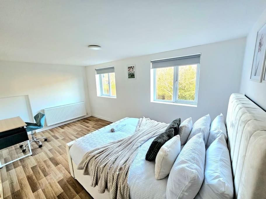 Spacious Haven With Free Parking Glasgow Esterno foto
