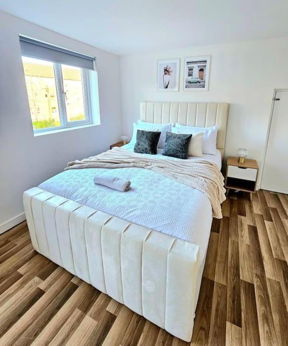 Spacious Haven With Free Parking Glasgow Esterno foto