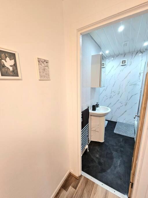 Spacious Haven With Free Parking Glasgow Esterno foto