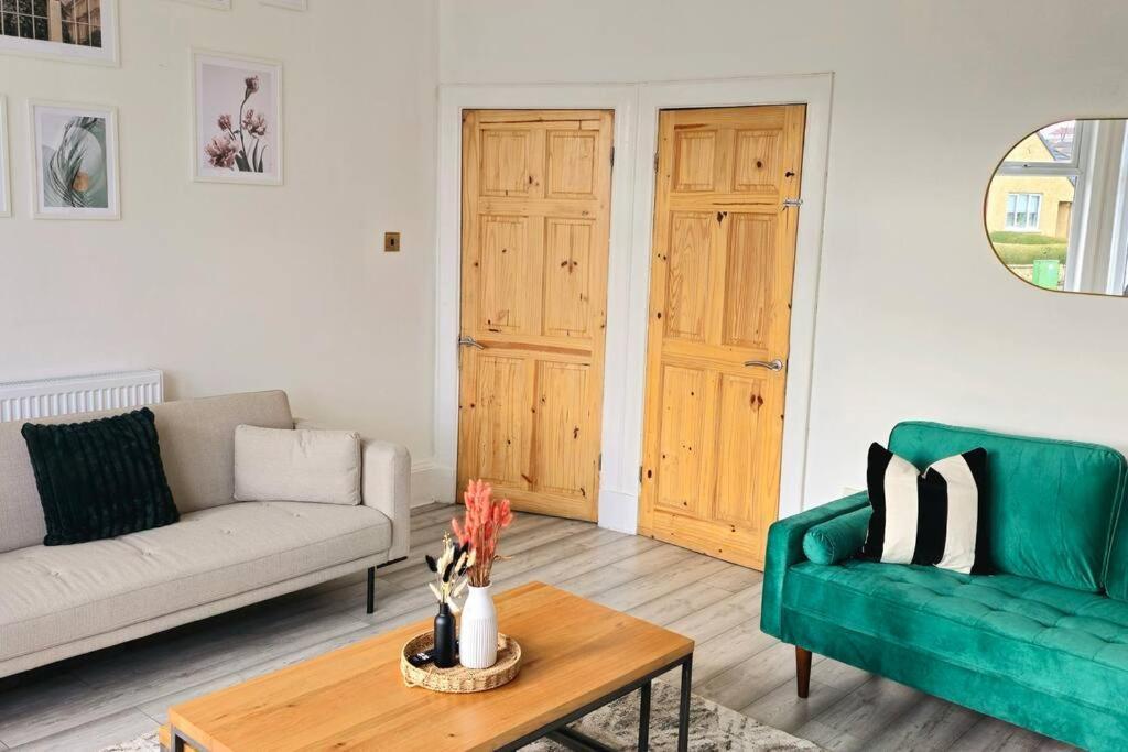Spacious Haven With Free Parking Glasgow Esterno foto