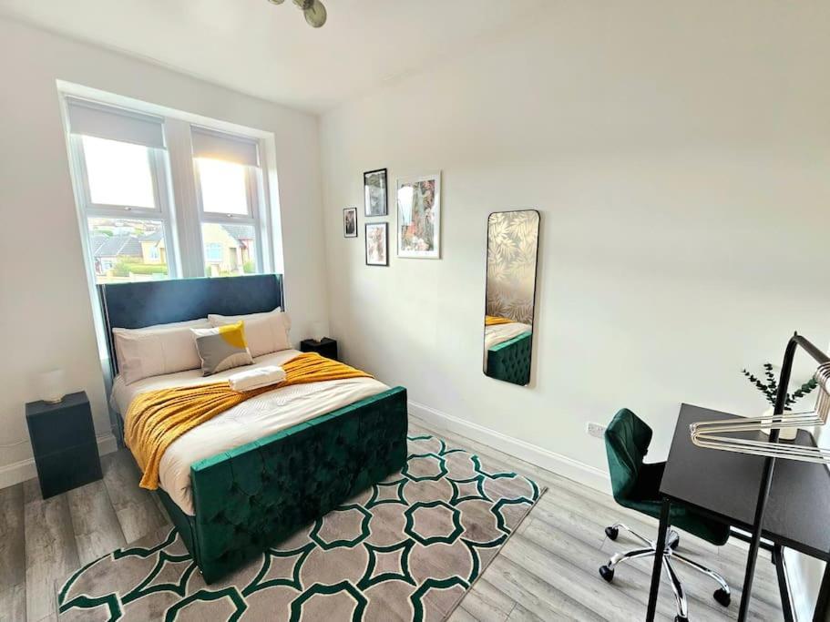 Spacious Haven With Free Parking Glasgow Esterno foto