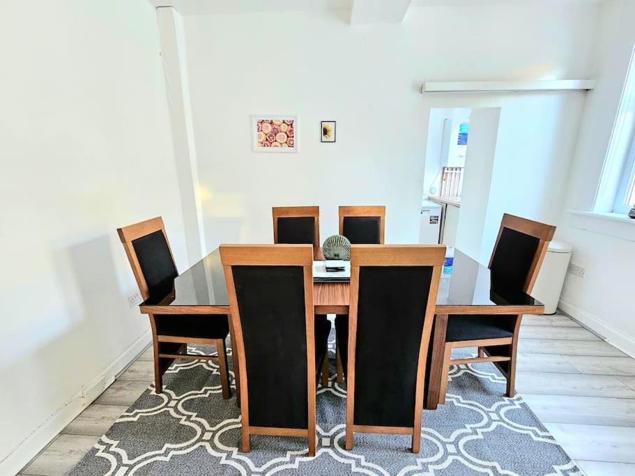 Spacious Haven With Free Parking Glasgow Esterno foto