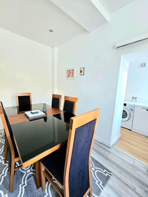 Spacious Haven With Free Parking Glasgow Esterno foto