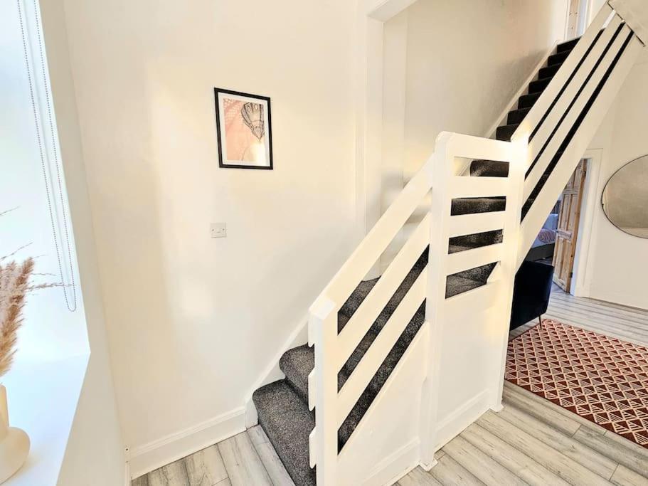 Spacious Haven With Free Parking Glasgow Esterno foto