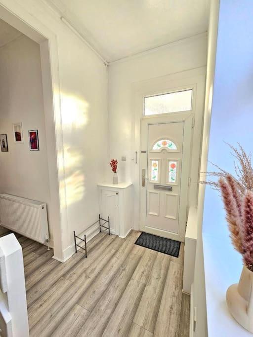 Spacious Haven With Free Parking Glasgow Esterno foto