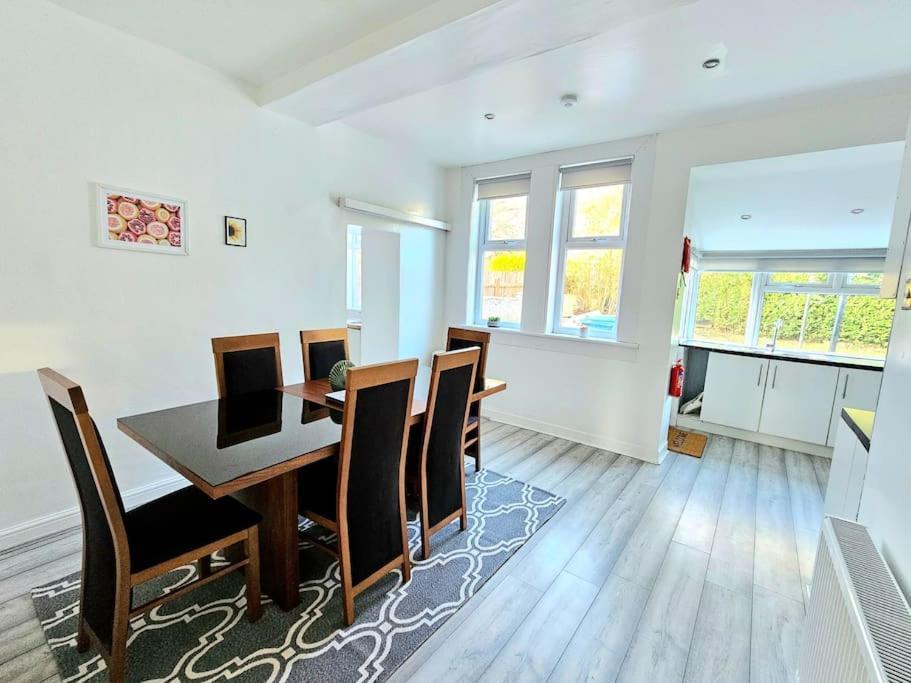 Spacious Haven With Free Parking Glasgow Esterno foto