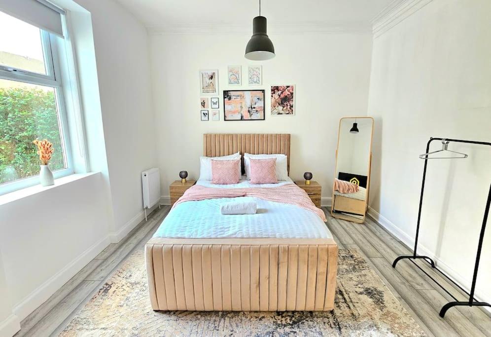 Spacious Haven With Free Parking Glasgow Esterno foto