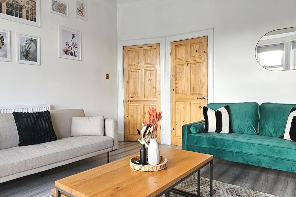 Spacious Haven With Free Parking Glasgow Esterno foto