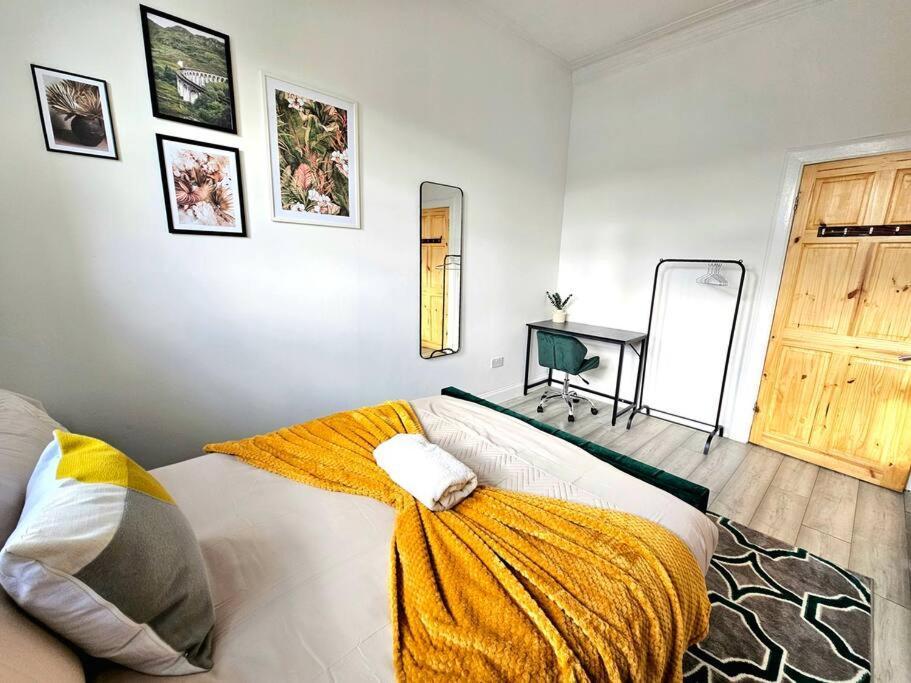 Spacious Haven With Free Parking Glasgow Esterno foto