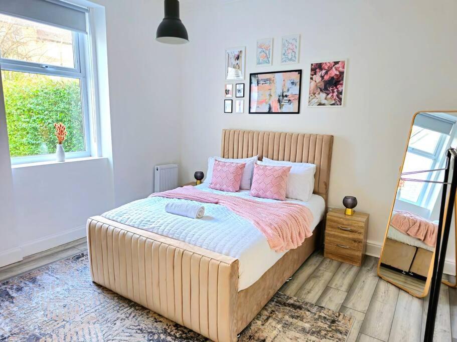 Spacious Haven With Free Parking Glasgow Esterno foto